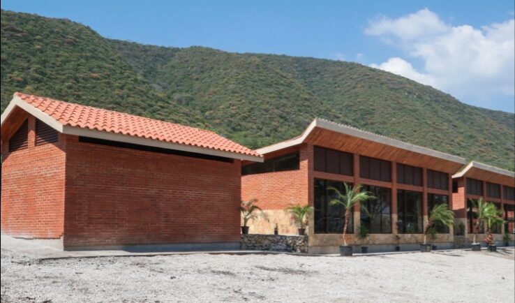 Universidades del Bienestar, un conflicto laboral como herencia para Sheinbaum 