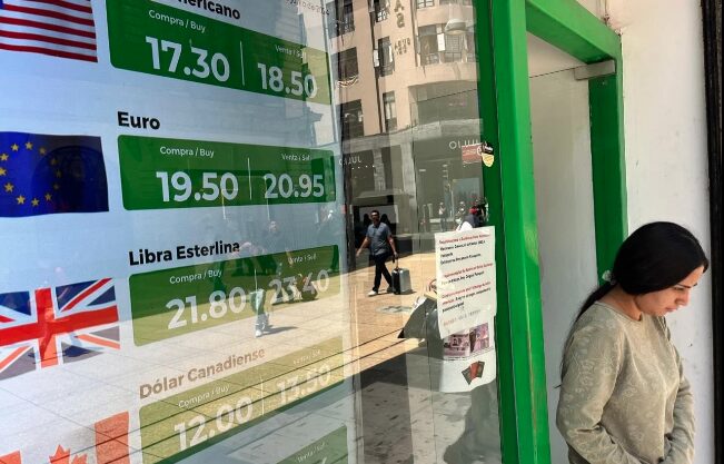 Peso vuelve a caer ante el dólar tras ataque contra Donald Trump 