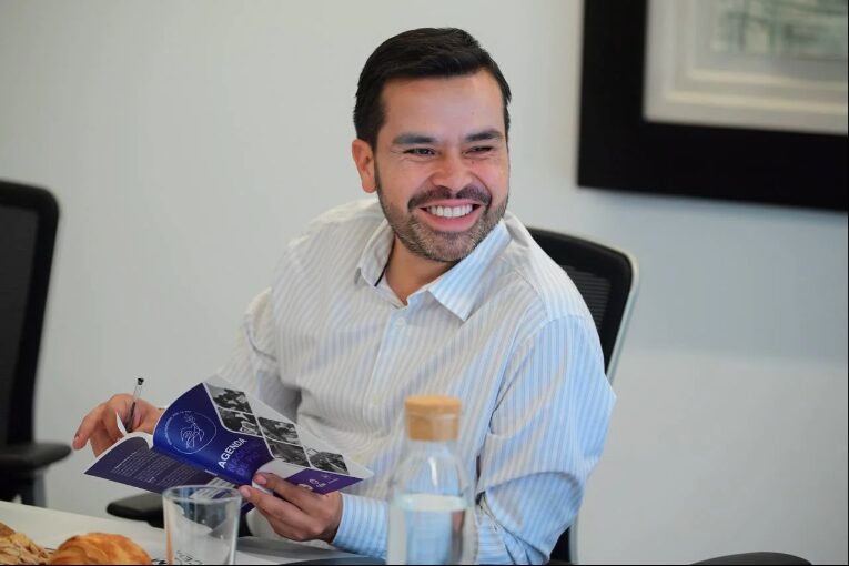 Máynez critica reacciones de Ebrard y Sheinbaum ante video de Trump 