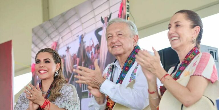 AMLO recomienda a Sheinbaum considerar a empresas constructoras para obras 