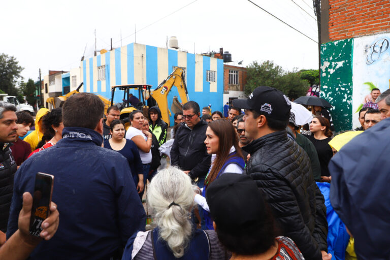 Gobernadora y alcalde recorrieron colonias afectadas por las lluvias