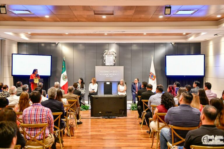 Tere Jiménez tomó protesta a Mesa Directiva de CANACINTRA