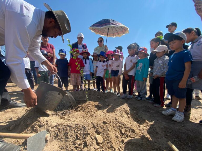 Participa en la campaña de reforestación “Árboles Fuertes, Huellas Gigantes”