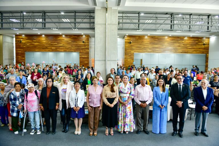 Tere Jiménez dio inicio formal a los festejos con motivo del Mes del Adulto Mayor 