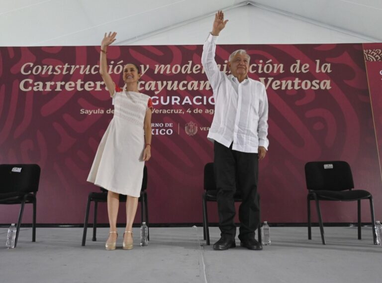 AMLO inaugura carretera en Veracruz para conectar con Corredor Interoceánico del Istmo