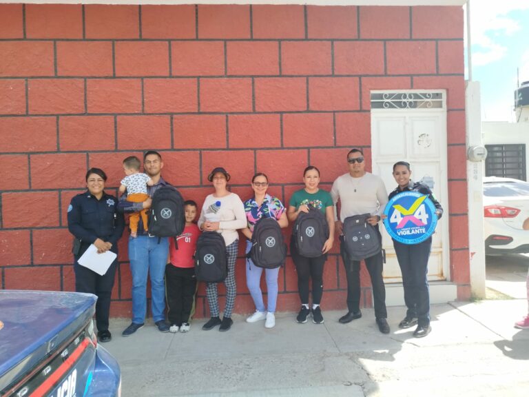 Entregan Kits de Vecino Vigilante a vecinos en Rincón de Romos