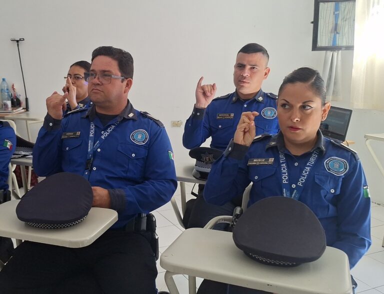 Policía Turística recibe capacitación para brindar atención a personas con discapacidad
