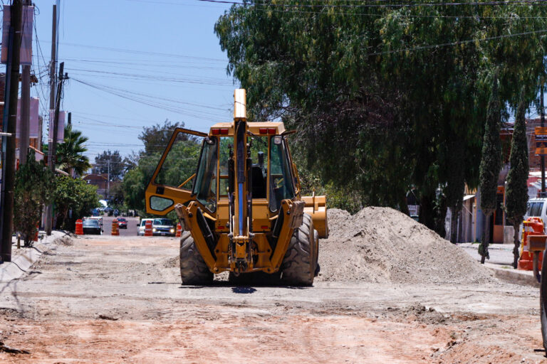 Ayuntamiento de Aguascalientes continúa con la rehabilitación de Avenida Valle de los Romero 