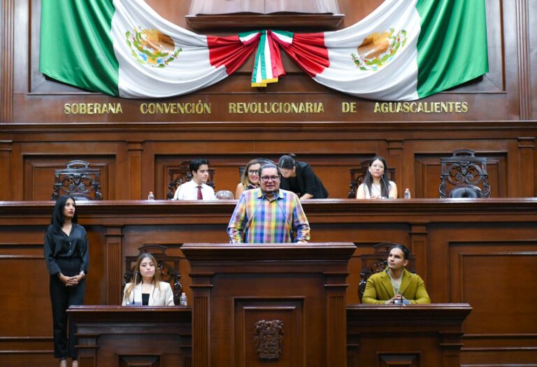 Personas trans están en igualdad de condiciones con las mujeres: Regalado Ugarte