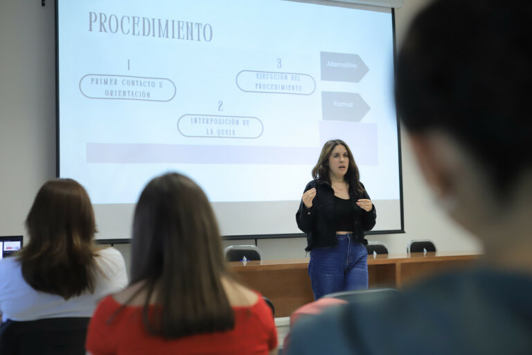 Defensoría de los Derechos Universitarios de la UAA se acerca a alumnos de nuevo ingreso 