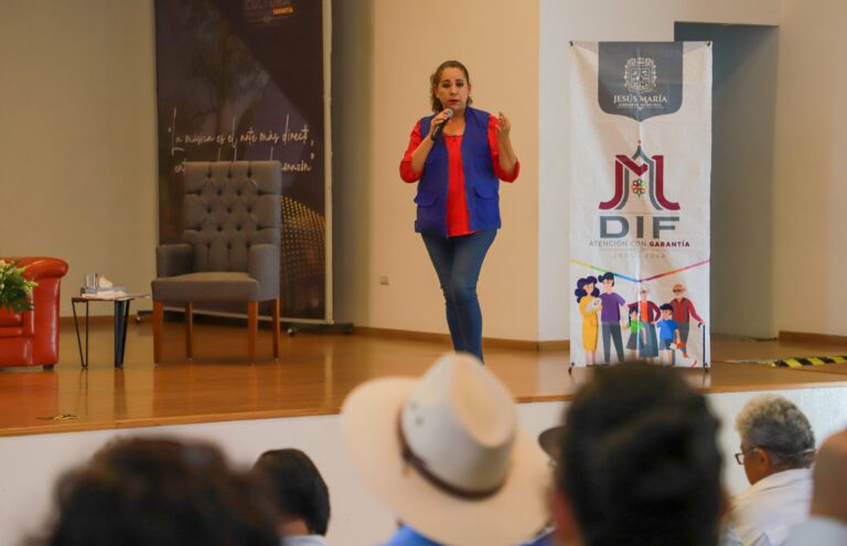 Se llevó a cabo la conferencia “Reflexiones para una vejez digna”