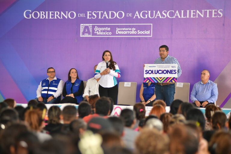 Entrega Tere Jiménez apoyos alimenticios en Jesús María