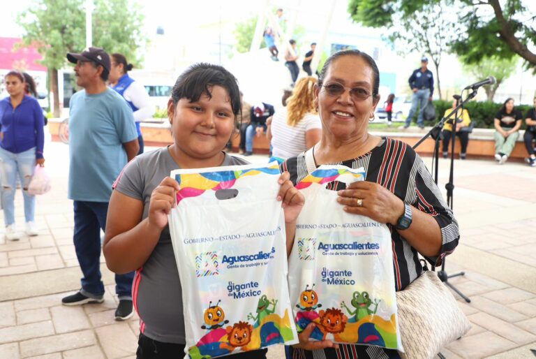 Arranca Tere Jiménez gira de entrega de útiles escolares por todo el estado de Aguascalientes
