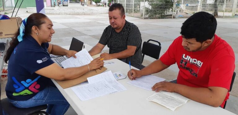 Brigada de Empleo, este lunes, en la colonia Palomino Dena