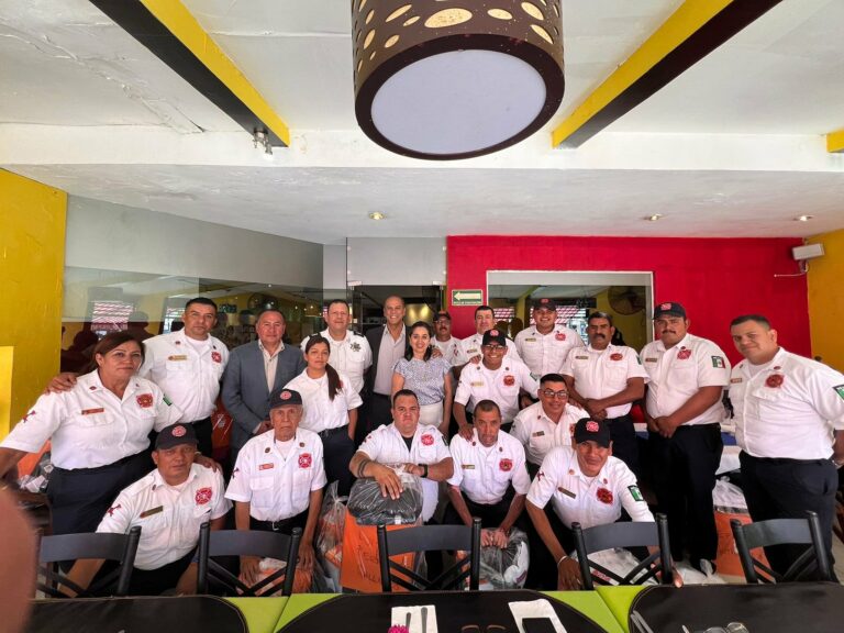 Bomberos de Jesús María recibieron uniformes