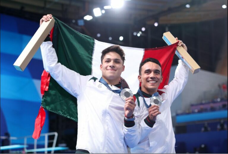 Presidente felicita a clavadistas Osmar Olvera y Juan Manuel Celaya por medalla de plata en París 2024 