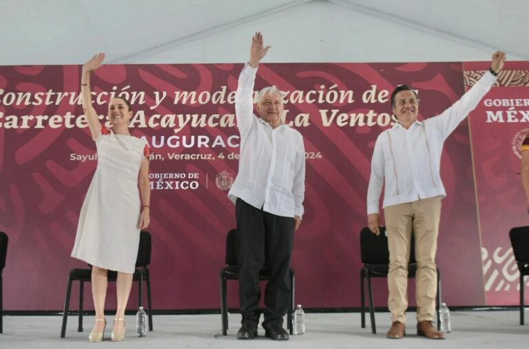 AMLO y Sheinbaum inauguran el camino Minatitlán-Hidalgotitlán en Veracruz