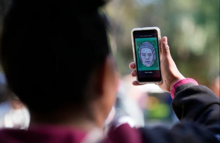 Migrantes podrán solicitar ingreso a EU en línea desde Chiapas y Tabasco