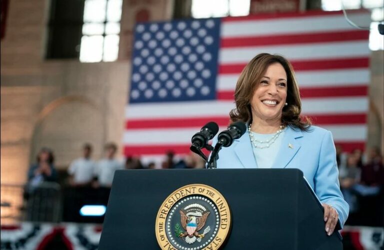 Kamala Harris supera a Donald Trump en nueva encuesta