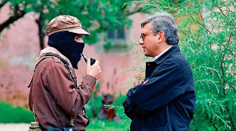 “Él debe ser Zapata”: AMLO le revira al Capitán Marcos 