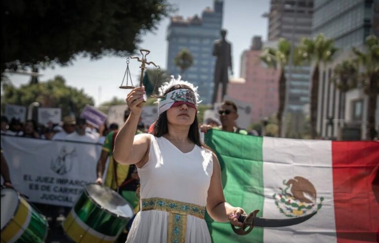 Miles de trabajadores del Poder Judicial salen a las calles en el país contra la reforma de AMLO 