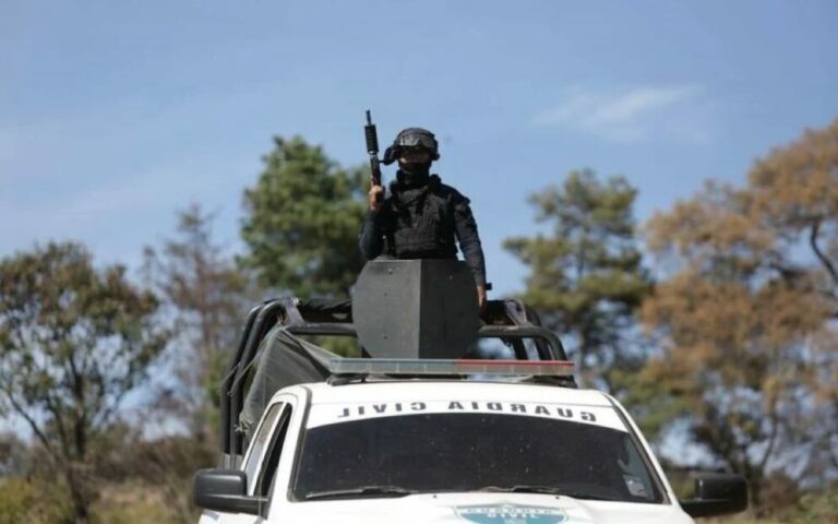 Emboscan y asesinan al menos a ocho policías comunitarios en Coahuayana, Michoacán 