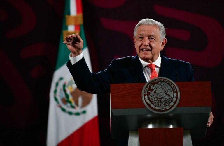 Los están engañando: AMLO a estudiantes por marcha contra reforma judicial 