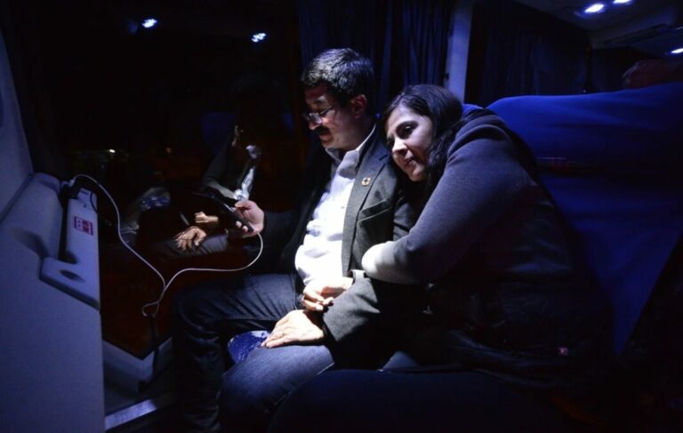 La esposa de Javier Corral recibió 23 mdp en 18 días 