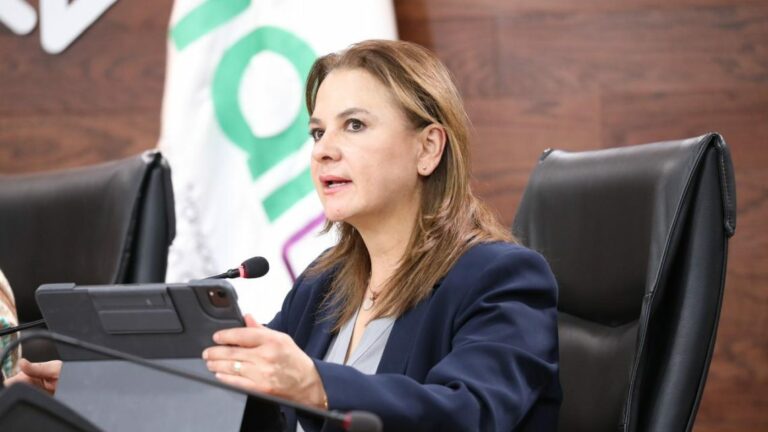 Prevención y Readaptación Social debe informar a una persona las cantidades retenidas de su salario para el seguro de cesantía