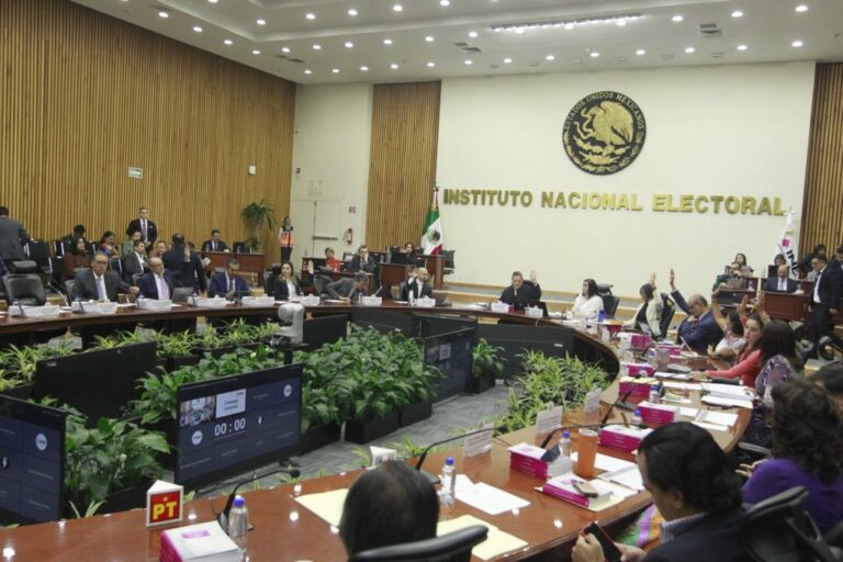Aprueba INE asignación de diputaciones y senadurías por el principio de representación proporcional