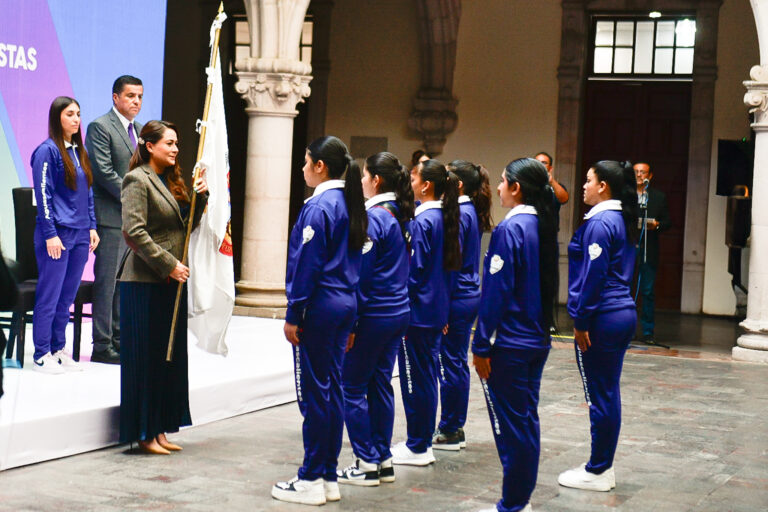 Tere Jiménez abanderó a la delegación de Aguascalientes para los Juegos Nacionales Populares