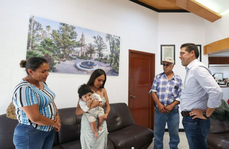 Ayuntamiento une esfuerzos para cambiar la vida de pacientes con discapacidad auditiva