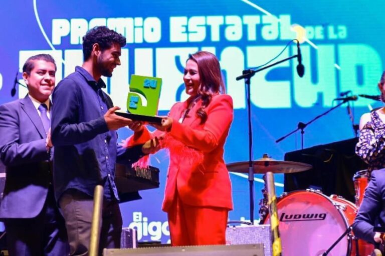 Tere Jiménez reconoce a jóvenes ganadores del Premio Estatal de la Juventud 2024