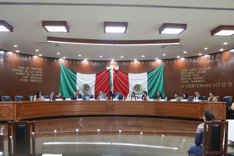 Ayuntamiento aprueba donaciones a favor de más y mejores espacios educativos