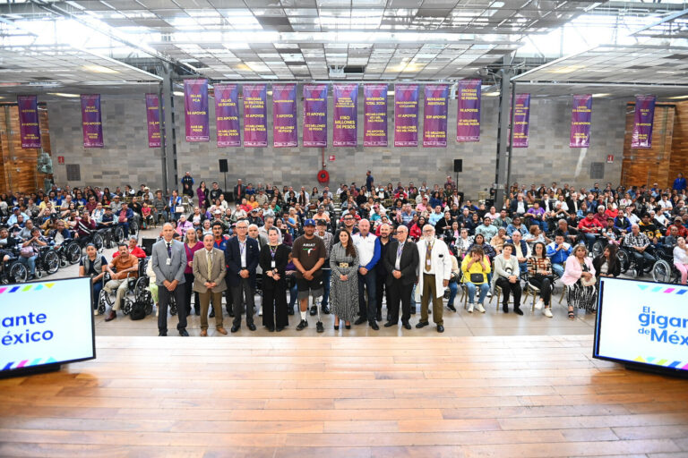 Tere Jiménez entregó cerca de 300 apoyos de la Beneficencia pública