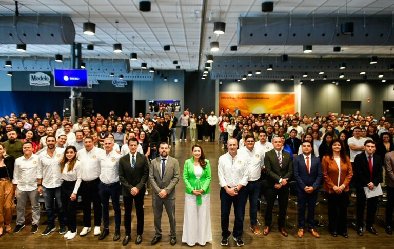 Tere Jiménez encabezó la entrega de certificados en Grupo Modelo