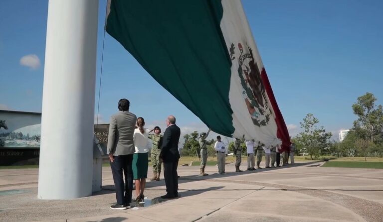 Realizaron Honores a la Bandera por conmemoración del inicio de la Independencia de México