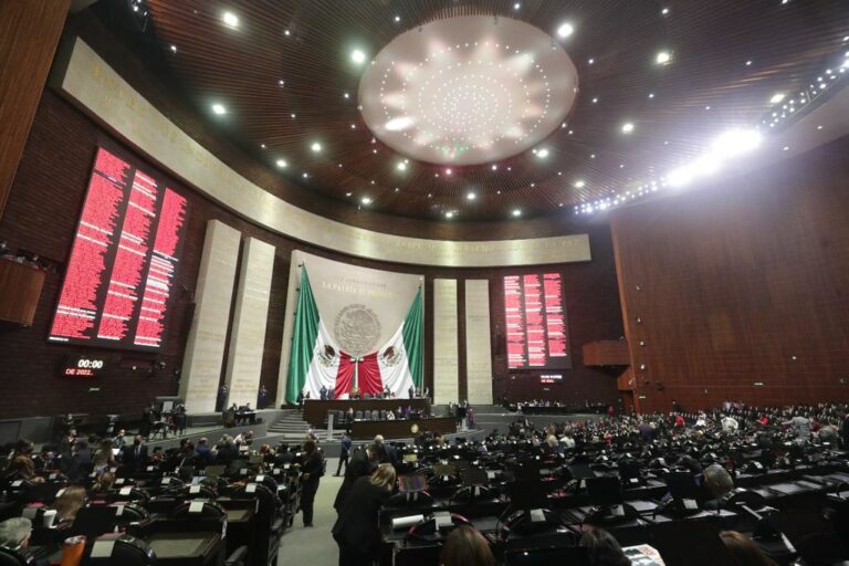 Morena propondrá reducción de salarios de los diputados