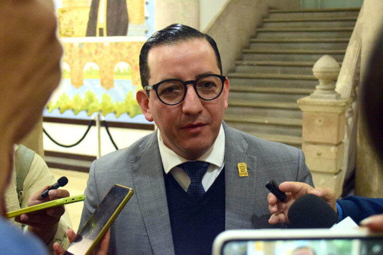 Se realizaron entregas de gestión legislativa a personas adultas mayores en la colonia España