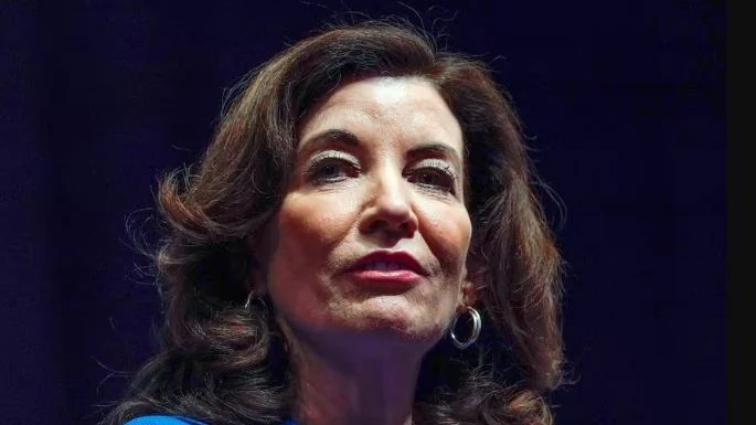 Excolaboradora de la gobernadora de Nueva York es acusada de ser agente del gobierno chino