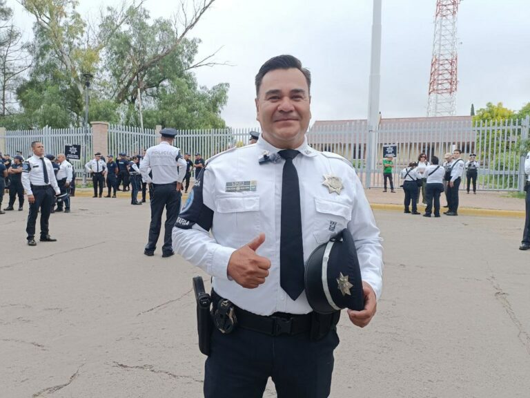 Policías en el desfile