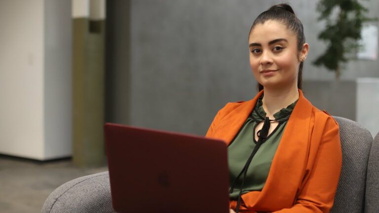 Instituciones contratan profesionistas para realizar labor de trabajo social sin serlo