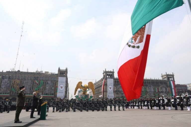 AMLO conmemora en Desfile Cívico Militar 214 años del Grito de Independencia y 5° Aniversario de la GN