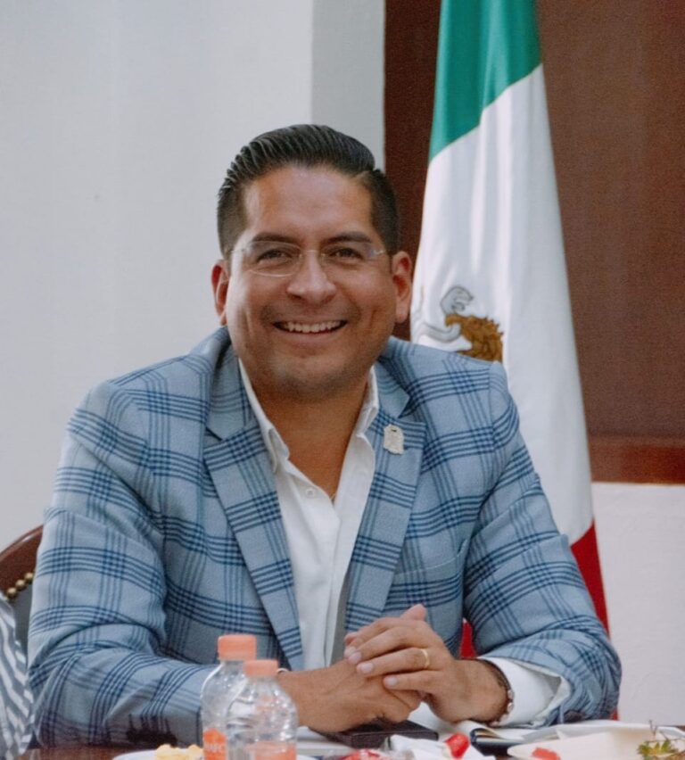 Compromiso, transparencia y atención, como distintivos del regidor Álex Serrano 