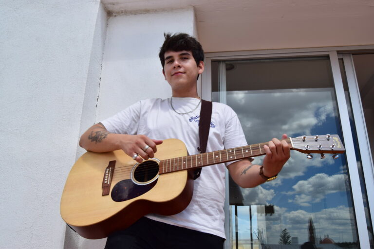 Erich, músico de Aguascalientes que la está rompiendo a nivel mundial