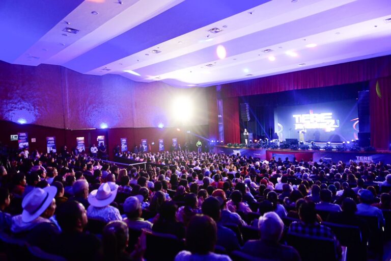 Tere Jiménez rinde su segundo informe en Pabellón de Arteaga, Tepezalá y San José de Gracia