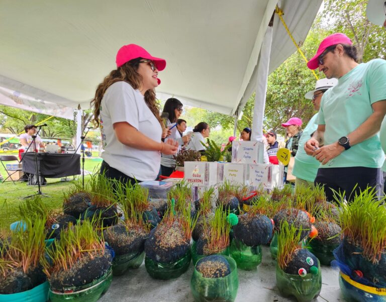 Trueque Ambiental en la Feria Universitaria llenó más de 5 camiones con materiales reciclables