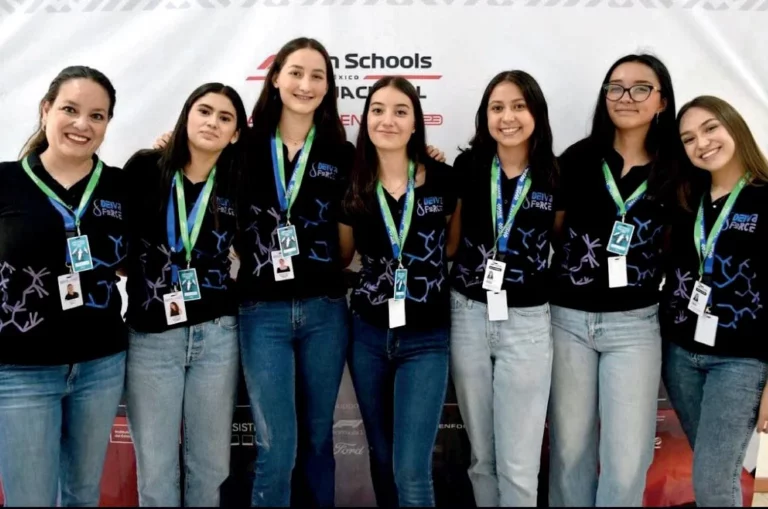 Escudería Deiva Force del Colegio Triana de Aguascalientes en la etapa mundial de F1 in School