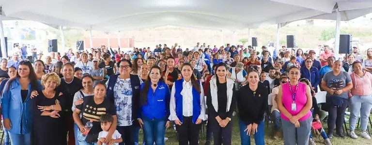 Tere Jiménez entregó apoyos para mejoramiento de vivienda en el oriente de la ciudad