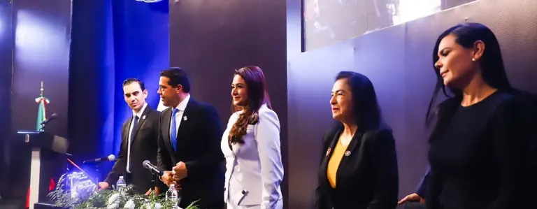 Tere Jiménez felicita a Leo Montañez por su Tercer Informe